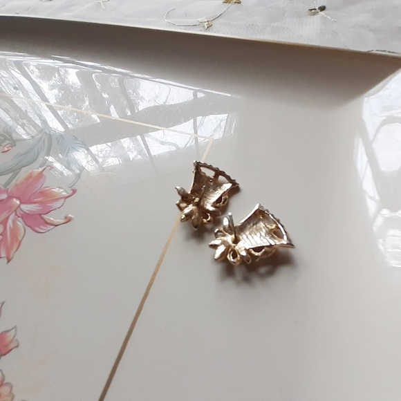 VTG Goldtone Enamel Earrings Holiday Holly Bells - Picture 4 of 5